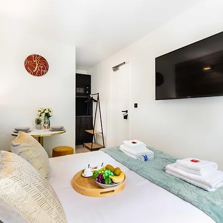 Charming - 2p - Exhibitions Park * 파리