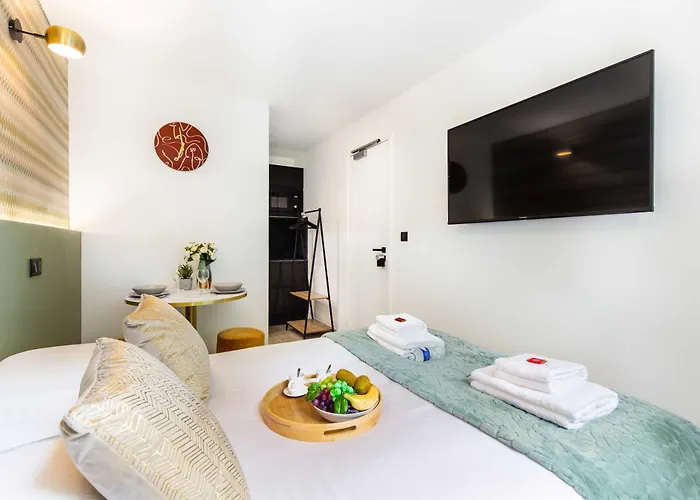 Charming - 2p - Exhibitions Park * Paris